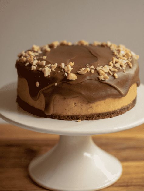 Make this delicious Chocolate Peanut Butter Cheesecake in the oven or in your instant pot! Keto Peanut Butter Cheesecake, Instant Pot Desserts, Dessert Restaurant, Peanut Butter Dessert Recipes, Keto Instant Pot, Pudding Chia, Dessert Mousse, Chocolate Peanut Butter Cheesecake, Keto Peanut Butter