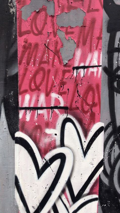 Wallpapers Ponsel, Wallpapers iPhone Pink Graffiti, Heart Iphone Wallpaper, Iconic Wallpaper, Phone Screen Wallpaper, Graffiti Wallpaper, Aesthetic Wallpaper Iphone, Pop Art Wallpaper, Edgy Wallpaper, Graffiti Drawing