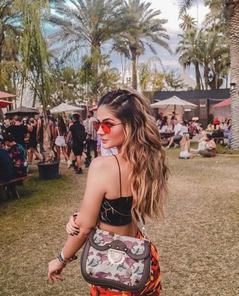 Festival Hair Braids, Ibiza Hair, Coachella Hair, Holiday Party Hair, Furla Bag, Concert Hairstyles, Rave Hair, Goddess Braids Hairstyles, Coachella Outfit