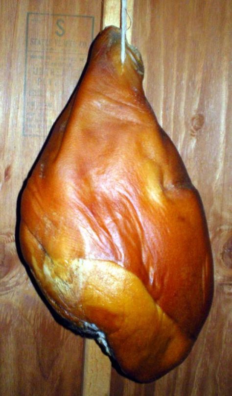 Best Christmas Ham, Pork Brine Recipe, Pork Chop Brine Recipes, Curing Meat, Cured Meat Recipes, Fresh Ham, Homemade Sausage Recipes, Sausage Making, Country Ham