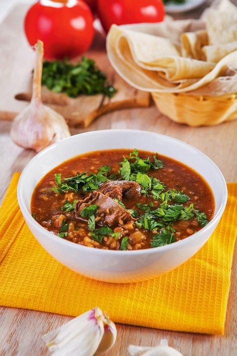 Kharcho Recipe, Kharcho Soup, Georgian Recipes, Pork Soup Recipes, Beef Entrees, Georgian Cuisine, Georgian Food, Eastern European Recipes, Beef Rice