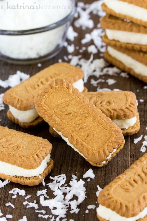 Creamy coconut filling sandwiched between 2 Biscoff cookies- this sweet treat is ready in minutes and sure to please a crowd! Biscoff Sandwich, Biscoff Cookies Recipe, Biscoff Desserts, Biscoff Cookie Recipe, Recipes With Coconut Cream, Sandwich Cookies Filling, Biscoff Recipes, Coconut Filling, Oatmeal Cake