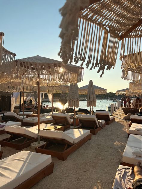 Beach Clubs Tulum, Tulum Beach Club, Beige Vibe, Beach Club Aesthetic, Ibiza Aesthetic, Ibiza Beach Club, Europe Beaches, Food Doctor, Summer Club