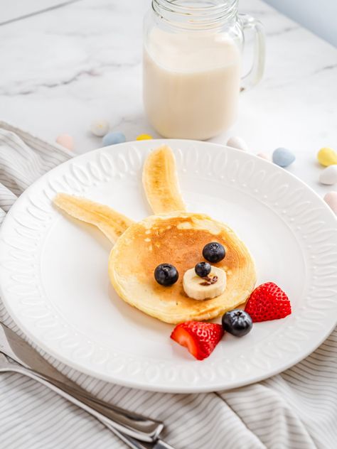 Easter Breakfast For Kids, Easter Pancakes, Easter Bunny Pancakes, Easter Kids Food, Bunny Pancakes, Kids Pancakes, Easter Fruit, Easter Cooking, Easter Party Food