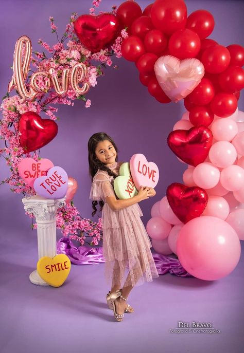 Valentine Photobooth Ideas, Valantain Day Decoration, Valentines Photo Booth Backdrop, Valentine Backdrop Ideas Diy, Valentine’s Day Backdrop, Valentines Day Photobooth, Valantain Day, Valentines Day Photo Booth, Valentines Day Photo Backdrop