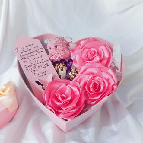 Un encargo especial con dirección al corazón de una amada 💗 Les comparto esta creación más reciente, una linda caja en forma de corazón, compartiendo la eternidad junto a unas lindas rosas inmortales, esta obra se convierte así en un dulce mensajero del corazón de un enamorado. Si te gusta este hermoso detalle podes comunicarte al 0984 662776 💕 Contamos con envios a todo el país!🚚 - - - #regalo #regalospersonalizados #cajacorazón #rosaseternas #floreseternas #paraguay #caaguazú #tiendadereg... June 17, On Instagram, Quick Saves