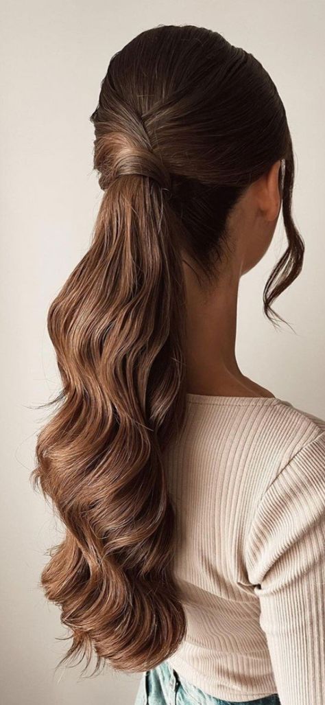 Poney Tale Hairstyle Wedding, Indian Ponytail Hairstyles, Ponytail Bridal Hair, Straight Ponytail Hairstyles, Ponytail Wedding, Wedding Ponytail Hairstyles, Media Cola, Glamorous Wedding Hair, Half Bun Hairstyles