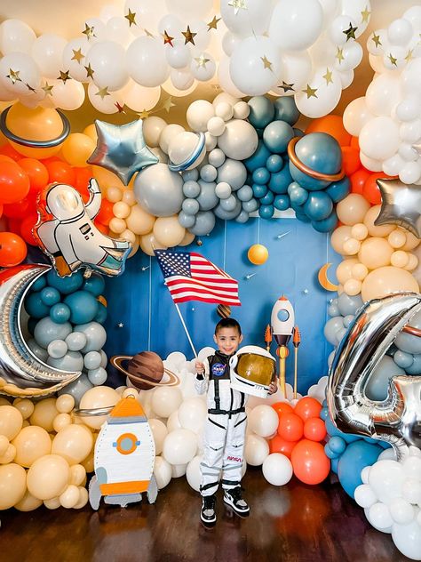 Reach Four the Moon | CatchMyParty.com Space Vbs, Birthday Theme Decoration, Boys 1st Birthday Party Ideas, Outer Space Theme, One Year Birthday, Birthday Text, Birthday Photography, Space Party, Balloon Decor