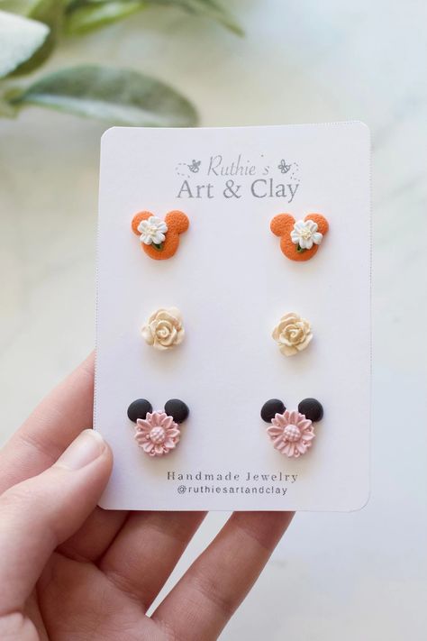 Stun This Spring with These Floral Mickey Clay Earrings - Jewelry - Disney Clay Charms, Clay Disney, Polymer Clay Disney, Disney Balloons, Disney Earrings, Mickey Balloons, Spring Earrings, Orange Earrings, Clay Earring