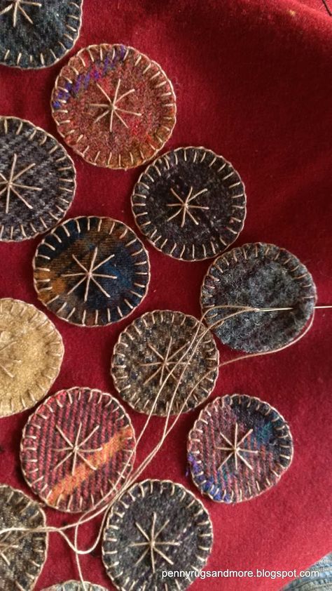 Wool Pennies, Penny Rug Patterns, Rug Tutorial, Wool Felt Projects, Wool Applique Patterns, Rug Patterns, Felted Wool Crafts, Penny Rug, Wool Quilts