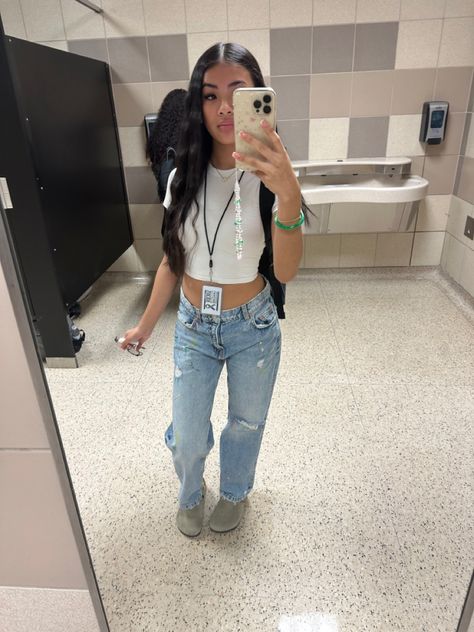 Green Paisley Dunks Outfit, Nice Weather Outfit, Oreo 5s Outfit, Scarlett Estevez Outfit, Outfit Ideas With Hey Dudes, Casual Outfits Latina, Abg Outfits, Summer Jean Outfits, Birkenstock Outfit