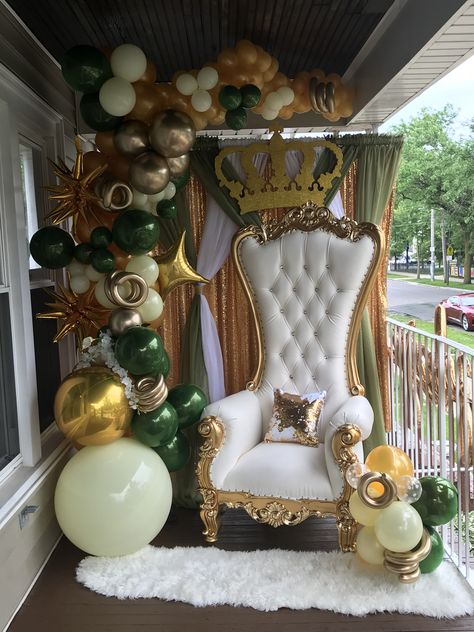 Prom Send Off, Baby Shower Green, Prom Backdrops, 21st Ideas, Birthday Lights, Prom Decor, Prom Theme, Green Baby Shower, Throne Chair