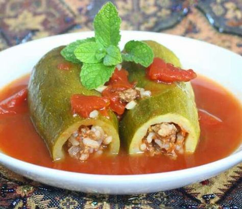 #dinner #kusa #mahshi #Arabic food, aka stuffed #zucchini Kousa Mahshi, Arabisk Mad, Syrian Food, Arabian Food, Armenian Recipes, Lebanese Cuisine, Stuffed Zucchini, Middle Eastern Dishes, Egyptian Food