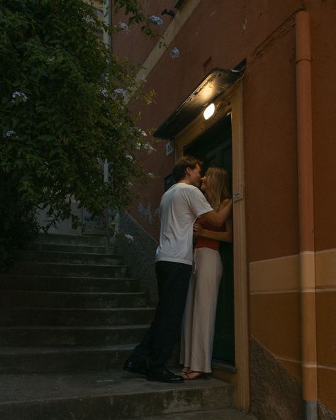 an evening in italy 🍝🍋 - i really want to visit this beautiful city some time again!! do you have a favourite? . . . 🏷️ couple photography, cinematic photography, couples photographer, wedding photographer, documentary style photographer, cinematography, europe photographer, germany photographer, pinterest, movie scenes, storytelling, italy photographer, italy couple photoshoot #coupleshooting#cinematic#bitesandtickles#thenomadlovers#headspacemag#loveandwildhearts#authenticlovemag#couplespho... Beautiful Cinematography, Photography Cinematic, Photography Couples, Old Money Style, Couple Photoshoot, Cinematic Photography, Photographer Wedding, Beautiful City, Couples Photoshoot