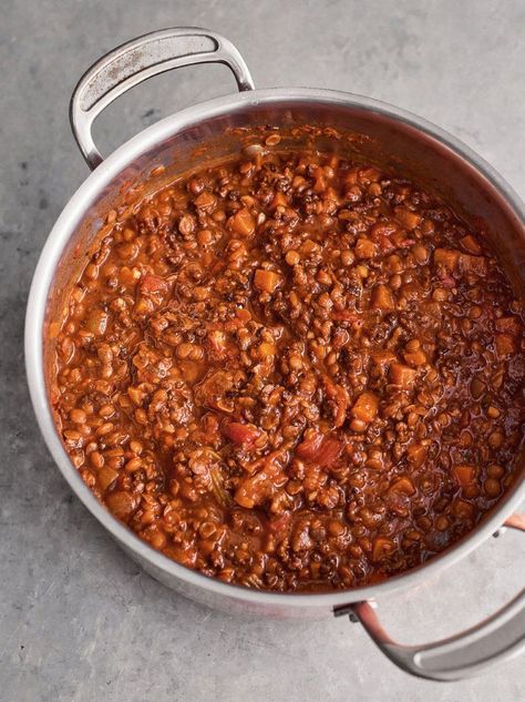 50/50 Bolognese | Jamie Oliver recipes Meat Gravy, Freezer Friendly Meals, Tomato Pasta Sauce, Jamie Oliver Recipes, Cottage Pie, Chickpea Curry, Plum Tomatoes, Batch Cooking, Budget Friendly Recipes