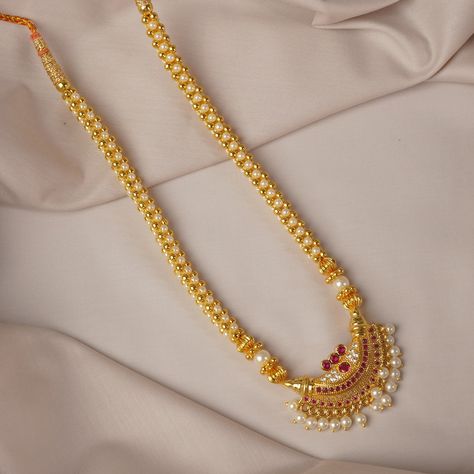 Thushi Necklace Gold, Malabar Gold Jewellery, Thushi Designs, Thushi Necklace, Malabar Jewellery, Mughal Jewelry, Red Stones, Antique Gold Jewelry, Bridal Gold Jewellery Designs