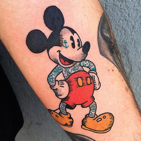 Mickey Tattoo, Mouse Tattoo, Mickey Mouse Tattoo, Tatuagem Masculina Pequena, Mouse Tattoos, Cartoon Character Tattoos, Old School Tattoo Designs, American Tattoos, Steamboat Willie