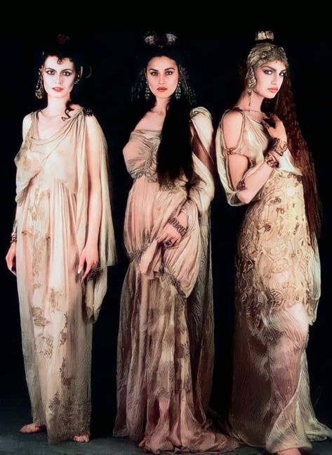 Bride Of Dracula Aesthetic, Dracula Mina, Dracula Aesthetic, Dracula 2020, Michaela Bercu, Brides Of Dracula, Dracula 1992, Dracula's Brides, Vampire Ball