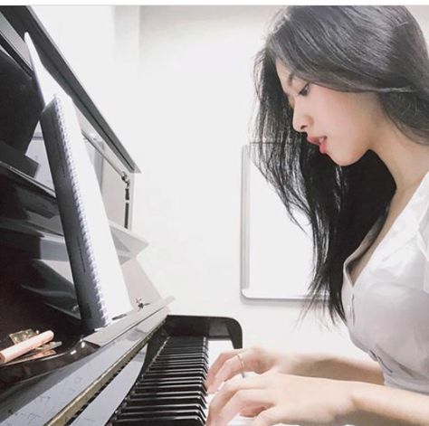 Jia Mindset, Kpop Piano, Kpop Dream, Piano Pedals, Vision 2024, Study Motivation Inspiration, Piano Music, Art Music, Dream Life