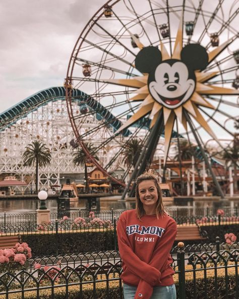 Anyone else missing Disneyland? 🥺💕 ⠀ As a Walt Disney World Cast Member in Florida, I’m always missing this California view. Especially… Disneyland California Adventure Pictures, Disneyland Park California, Disney World Cast Member, Disneyland Los Angeles, Disneyland Pics, Disneyland 2024, Disneyland 2023, Usa Aesthetic, Disney Poses