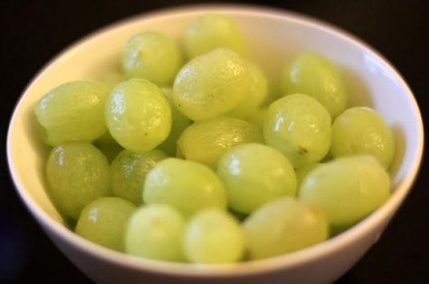 Haunted House Food, Gross Halloween Foods, Sour Patch Grapes, Scientist Lab, Creepy Food, Fun Halloween Party Games, Fall Carnival, Halloween Potion, Gross Food