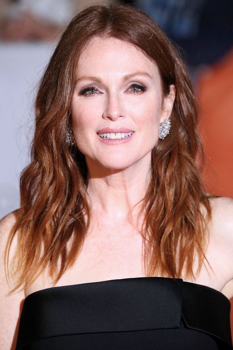 Julianne Moore Hair, Hairstyles 60s, Deep Auburn, Red Hair Color Shades, Redhead Hairstyles, Shades Of Red Hair, Hairstyle Color, Red Makeup, Hair Color Shades