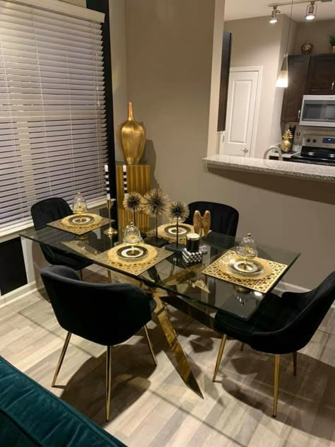 Black And Gold Kitchen Decor Apartment, Black And Gold Living Room Apartment, Black And Gold Dining Table, Black And Gold Dining Room Decor, Black Gold Dining Room, Black Gold And White Dinning Room, Black And Gold Kitchen Decor, Korean House, Dining Room Glam