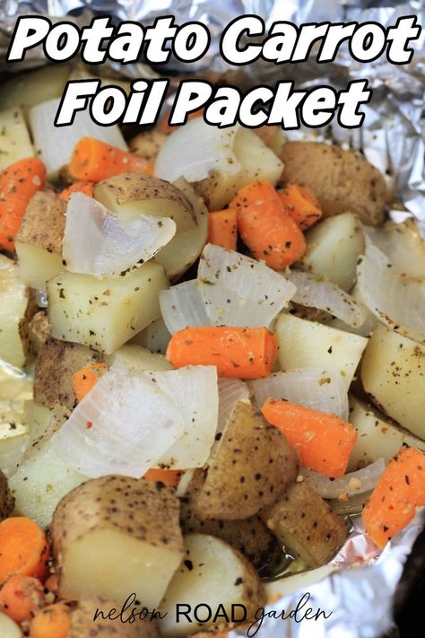 Potato Packets Oven, Veggie Foil Packets For The Oven, Foil Packet Potatoes Grill, Oven Foil Packets, Foil Potatoes, Carrots In Oven, Grilled Foil Packets, Potato Packets, Foil Packet Potatoes