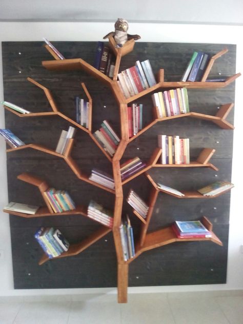 Diy Tree Bookshelf, Bookshelf Creative, Creative Shelving Ideas, Creative Shelving, Simple Woodworking Projects, Tree Bookcase, Woodworking For Beginners, Unique Bookshelves, Creative Bookshelves