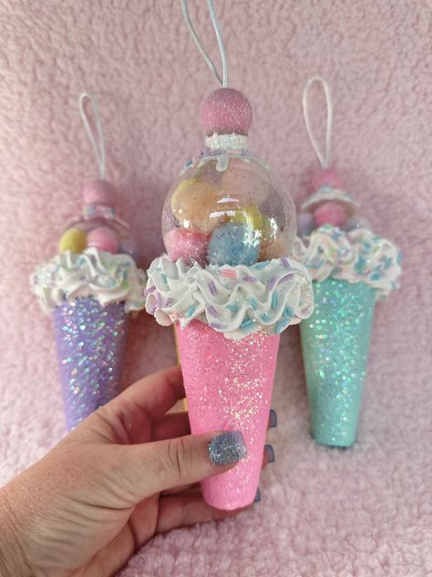 Candy Land Christmas Tree Ornaments Diy, Diy Pastel Christmas Decor, Ice Cream Christmas Decorations, Outdoor Candyland Christmas, Fake Bake Christmas Ornaments, Ice Cream Christmas Tree, Diy Ice Cream Decorations, Diy Candy Ornaments Christmas, Candyland Christmas Decorations Diy