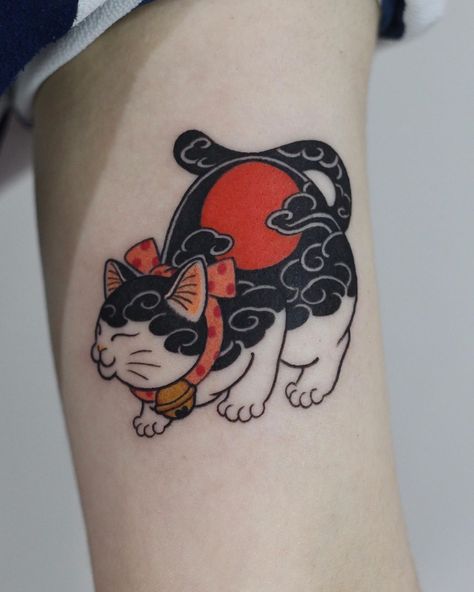 RAY on Instagram: “貓 #tattoo #tattooer #taiwantattoo #taiwantattooer #taipeitattoo #ibizaink #ibizainkcrew #ibizainktaiwan #japanesestyletattoo #tattooflash…” Cat Scratch Tattoo, Small Cat Tattoo, Scratch Tattoo, Tattoo Bunt, Gotik Tattoo, Watercolor Tattoo Ideas, Cat Tattoo Design, Traditional Tattoo Designs, Cat Tattoo Designs