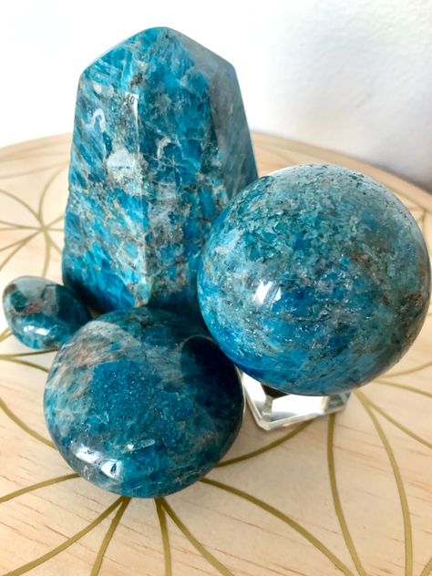 Ornamental Elements, Tiger Iron, Crystal Vibes, Stone World, Crystal Aesthetic, Gemstone Art, Gazing Ball, Pretty Rocks, Carved Stone