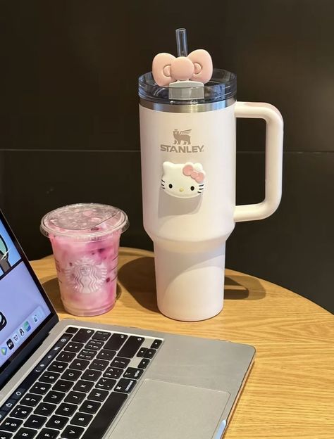 Rose Quartz Stanley Cup Aesthetic, New Stanley Cup, Stanley Rose Quartz, Sanrio Tumbler, Pink Stanley Cup, Pink Stanley, Stanley Cups, Coffee Smoothie, Cute Water Bottles