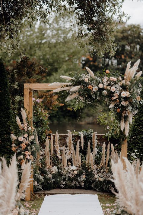 Archway Wedding, Fall Flower Wedding Bouquets, Wedding Terracotta, Pampas Wedding, Flower Arrangement Designs, White Weddings, Boho Wedding Flowers, Blush Wedding Flowers, Wedding Ceremony Arch