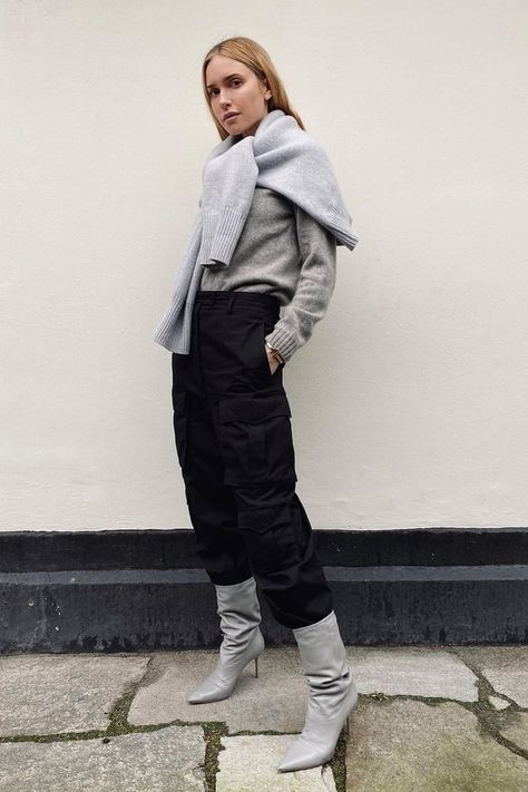 Grey Boots Outfit, Minimalist Mindset, Grey Shoe, Casual Friday Outfit, Shoe Outfits, Street Vibes, Boots Outfit Men, Gray Boots, Style Analysis