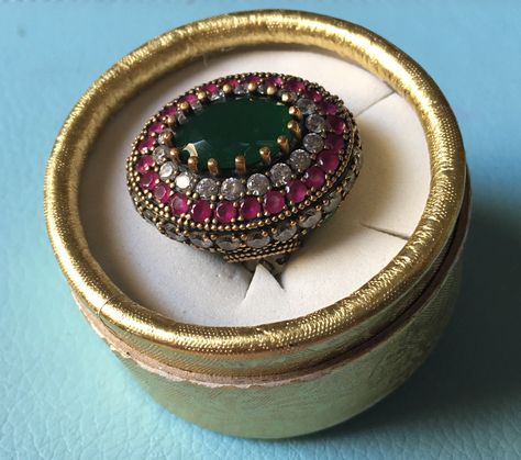 Baat Pakki, Cocktail Ring Designs, Stones Rings, Vintage Indian Jewelry, Gold Jewelry Prom, Jadau Jewellery, Turkish Jewellery, Turkish Rings, Gold Jewels Design