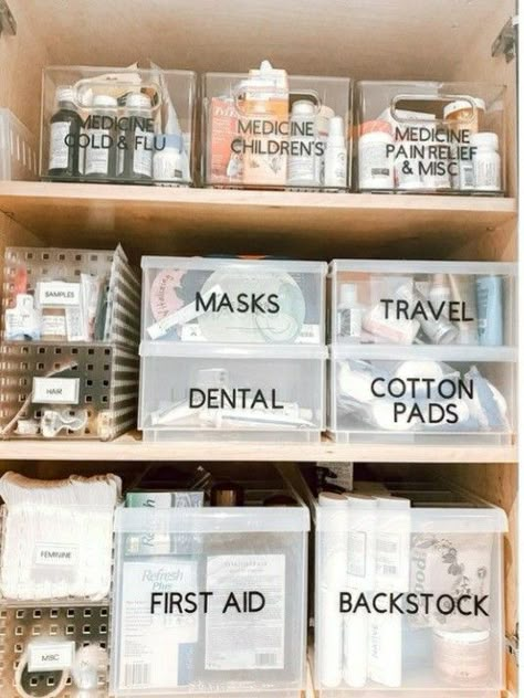 Bathroom Medication Storage, First Aid Organization Ideas, Medicine Box Ideas, Medicine Closet Organization, First Apartment Ideas, Medication Organization Storage, Uni Dorm, Medicine Cabinet Organization, Medication Organization