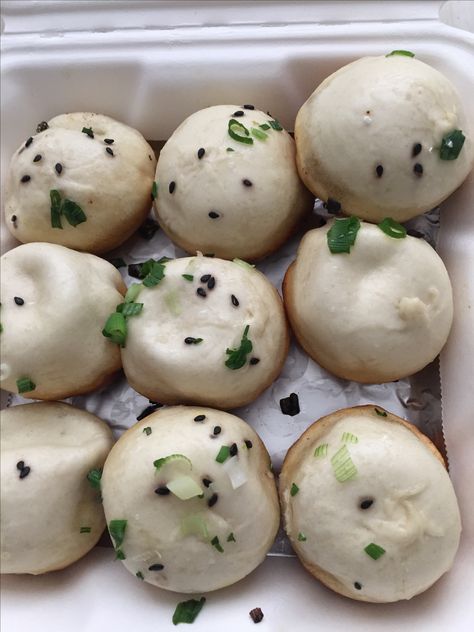 pan fried pork buns aka pan fried soup dumplings aka  sheng jian bao from Shanghai Flavor Shop Sheng Jian Bao, Shanghai Food, Pan Fried Dumplings, Soup Dumplings, Food Cafe, Pork Buns, Snack Attack, Fried Pork, Food Out