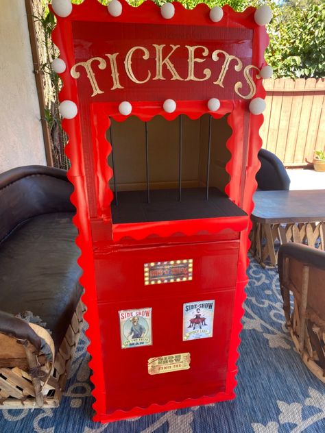 Circus Theme Dramatic Play, Movie Ticket Booth, Ticket Booth Diy, Diy Carnival Booth, Diy Ticket Booth, Evil Circus, Arcade Games Diy, Clowns Halloween Decorations, Circus Parade