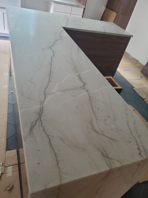 Does anyone have Mont Blanc quartzite? If so, would you post pics? Bianco Superiore Quartzite Kitchen, Le Blanc Quartzite, Mont Blanc Quartzite Countertops, White Quartzite Kitchen, Mont Blanc Quartzite, Quartzite Countertops Kitchen, Neutral Cabinets, Real Life Pictures, Quartzite Counters