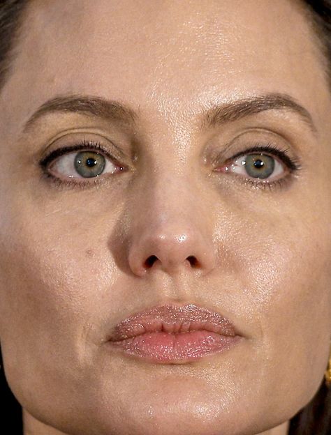 angelina jolie Angelina Jolie Nose, Angelina Jolie Makeup, Bad Skin, Angelina Jolie Style, Angelina Jolie Photos, Celebrities Before And After, Bare Face, Nose Job, Natural Face