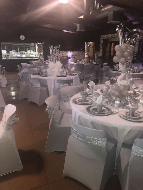 All White Affair Party Decorations, All White Sweet 16, All White Party Ideas, Birthday Party Ideas Women, All White Party Decorations, 60 Birthday Party Ideas For Women, Party Ideas Women, Tropical Sweet 16, Sweet 16 Birthday Party Ideas