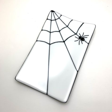 Fused Glass Spider Web, Halloween Fused Glass Art, Fused Glass Halloween Ideas, Halloween Fused Glass Ideas, Fall Fused Glass Ideas, Fused Glass Halloween, Spider Plates, Kiln Projects, Fused Glass Plates Bowls