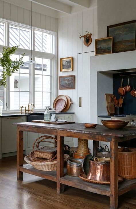 Scandinavian Kitchen Design French Country Kitchen Designs, Freestanding Kitchen Island, Scandinavian Kitchen Design, Kitchen Decor Inspiration, Country Kitchen Designs, Farmhouse Kitchen Island, Freestanding Kitchen, Timeless Kitchen, Kitchen Farmhouse