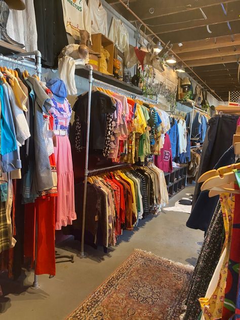 Thrifting Business, Pile Of Clothes, Mini Boutique, Clothing Store Displays, Dressing Room Closet, Visual Merchandising Displays, Op Shop, Store Ideas, Room Closet