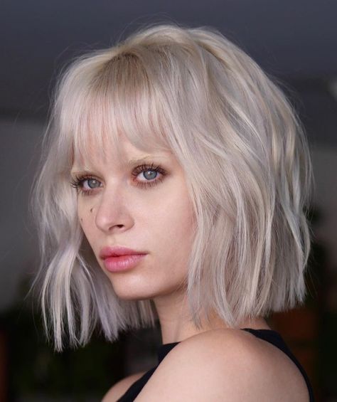 Delicate Blunt Pearl Blonde Bob Blonde Bob With Bangs, Bob Hairstyles With Bangs, How To Cut Bangs, Bob Hairstyles For Thick, Choppy Bob Hairstyles, Silver Blonde, Bob Haircut With Bangs, Bob With Bangs, Platinum Blonde Hair