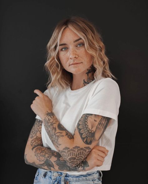 S V E N J A (@genausonuranders) posted on Instagram • Jun 9, 2021 at 3:46pm UTC 40 Year Old Women With Tattoos, Tattooed Woman Aesthetic, Old Women With Tattoos, Women With Tattoos, Face Tattoos For Women, Skin Paint, Indian Illustration, Tattoo Girls, Simple Fits