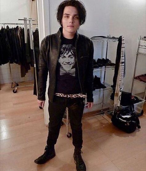 gerard way ✧ Metal Singer, Live Art, I Love Mcr, Band Rock, Mikey Way, Alternative Metal, Frank Iero, Gerard Way, Emo Bands