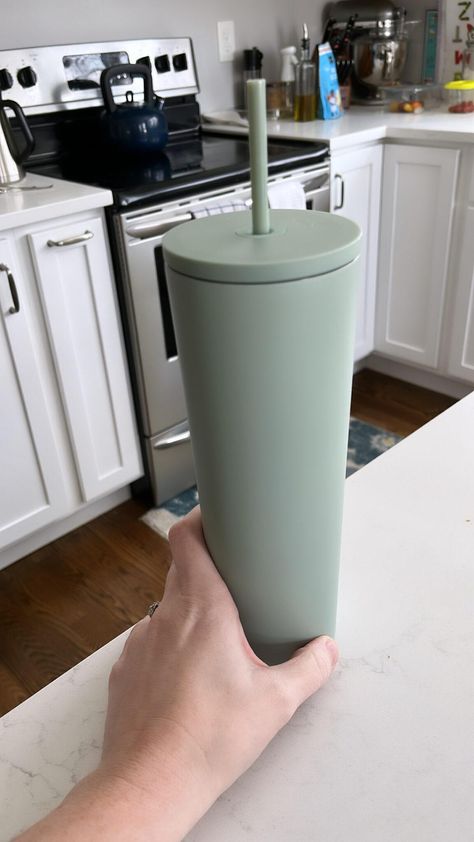 Simple Modern Tumbler, Long Car Rides, Stanley Quencher, Kids Water Bottle, Modern Fan, Fun Cup, Room Inspiration Bedroom, Stanley Cup, Reusable Straw