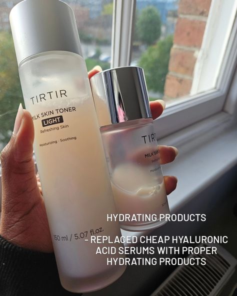 Dealing with dull skin 😩 🌟 Actual hydrating products - replaced cheap hyaluronic acid serums with proper hydrating products Incorporate proper hydrating products in your skincare routine pls 🥲 As someone with oily skin. For the longest time, I honestly thought having just a simple £5 hyaluronic acid serum would be enough. I was dead wrong. Dehydration was dealing with my skin which was the primary reason for my skin dullness. 🌟 Lower and lower concentration acids over higher concentra... Skin Dullness, Hyaluronic Acid Serum, Skin Toner, Dead To Me, Dehydration, Dull Skin, My Skin, Skin Moisturizer, Oily Skin